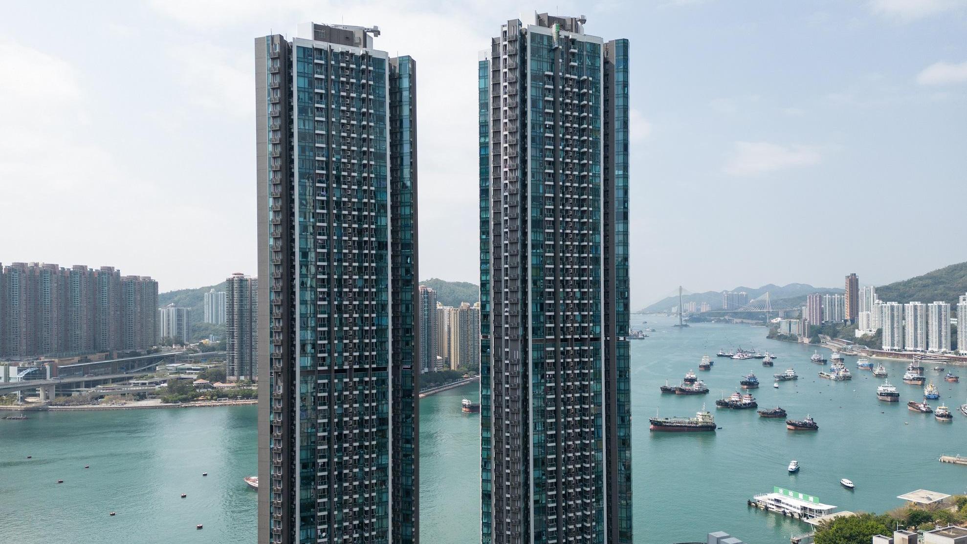 荃灣西屋苑柏傲灣一伙汀九全海景套三房戶，最新以每月3.35萬元租出，呎租逾38元。