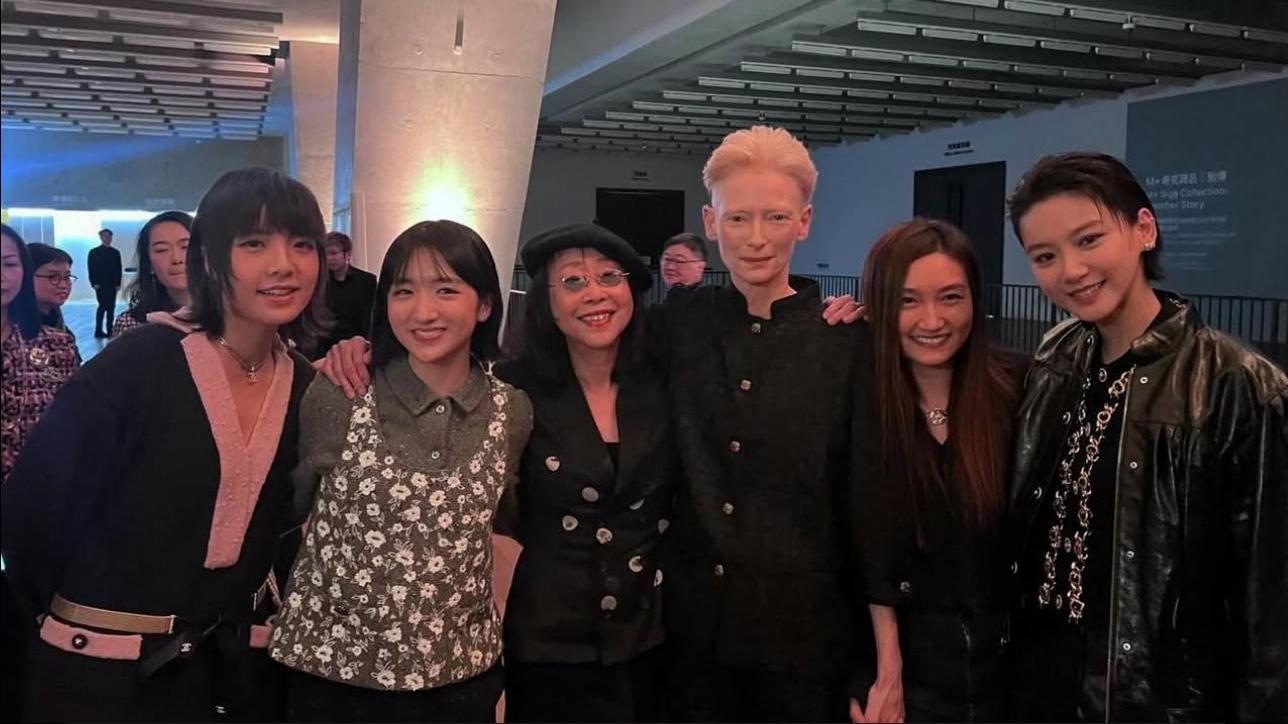 奧斯卡女像女星泰達史雲頓現身香港 袁澧林貼合照：Tilda好像一隻精靈