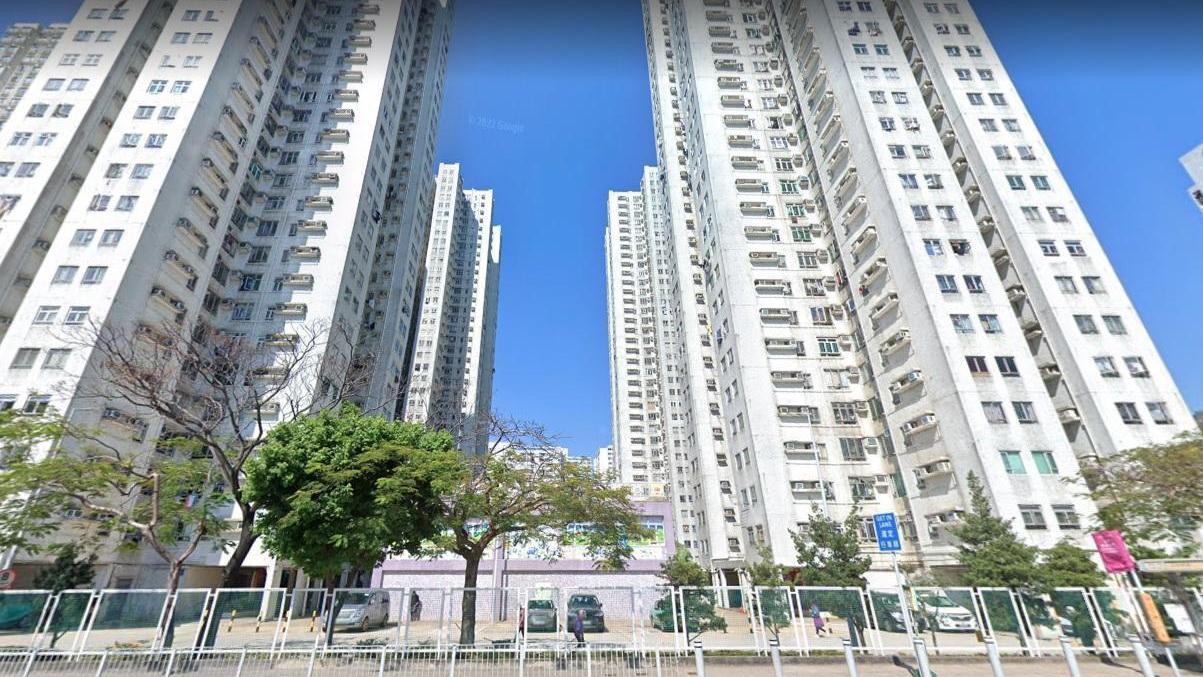 屯門翠寧花園七旬婦被尾隨，疑犯以剪刀指嚇搶走手袋(資料圖片)