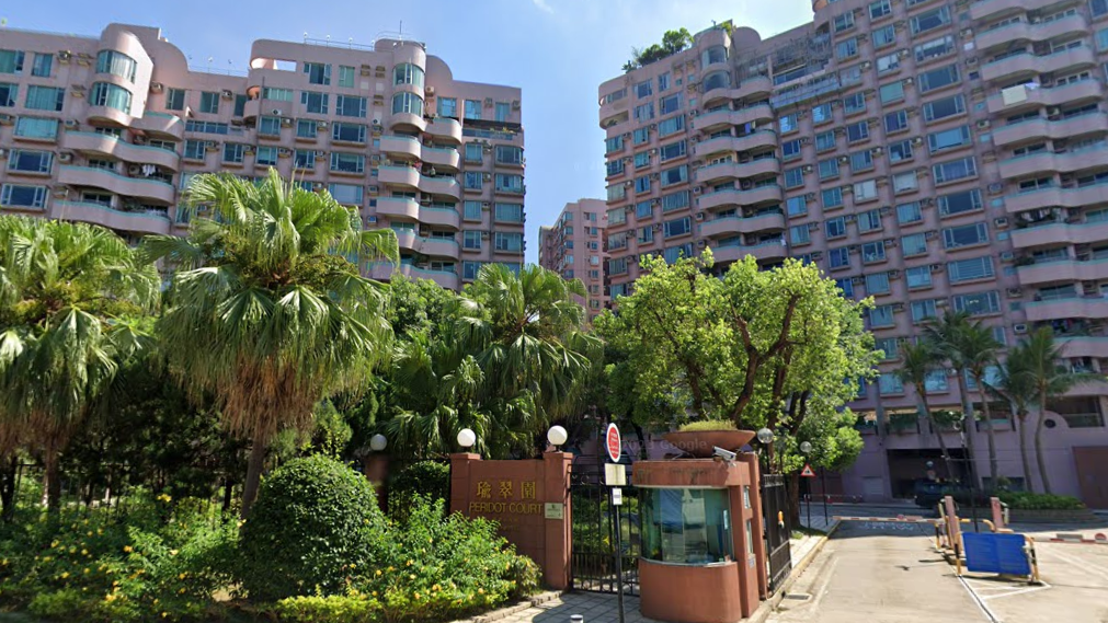 屯門瑜翠園千呎套三房業主劈減百萬沽貨，以750萬元連車位沽出，呎價僅6,500多元。