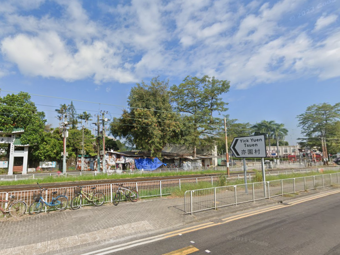 屯門藍地男子遭10大漢圍毆搶劫，損失13萬元金鏈手機。(Google街景截圖)