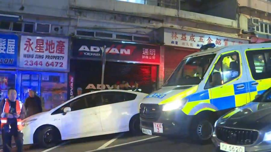 觀塘男司機見警察心虛開車走，被截檢可卡因及太空油。(有線新聞截圖)