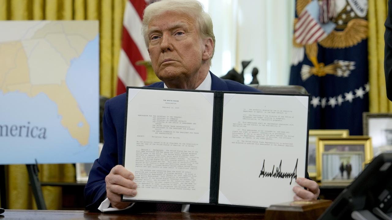 特朗普簽署備忘錄，將徵收對等關稅。(AP)