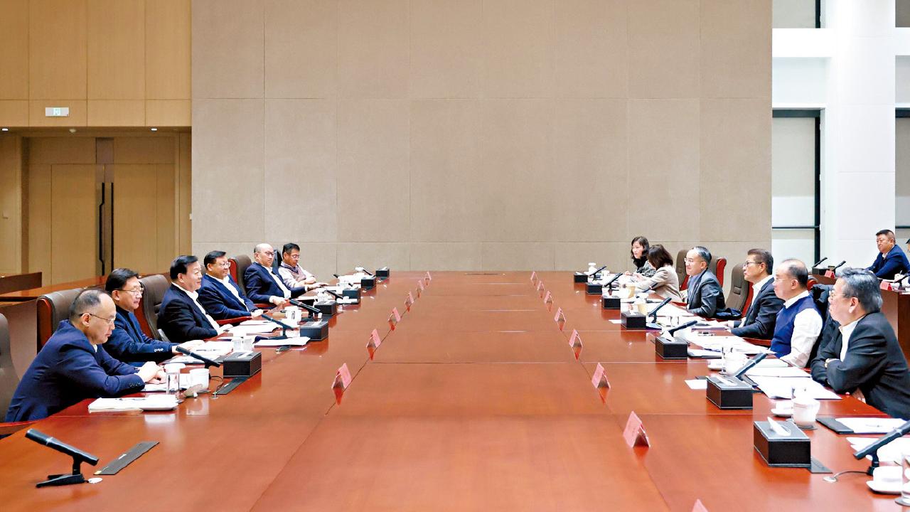 夏寶龍聽取兩司七局長匯報 陳國基：非常關心香港