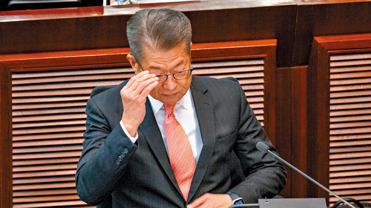 陳茂波說是周期性財赤，曾俊華說是結構性