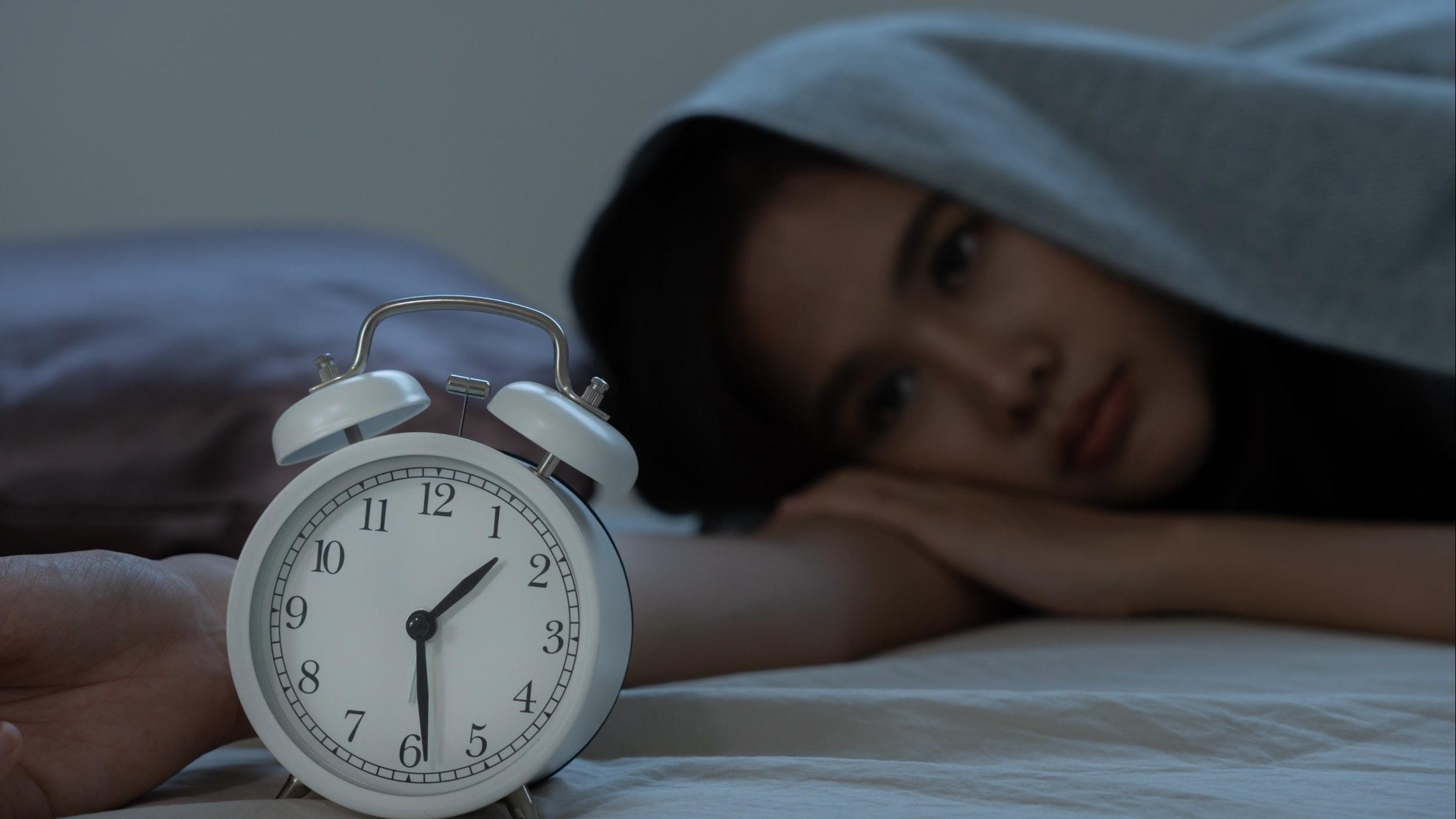 黃閎新臨床心理學家就指出，除了喝咖啡可能失眠以外，心理問題也是導致「夜不能寐」的原因！