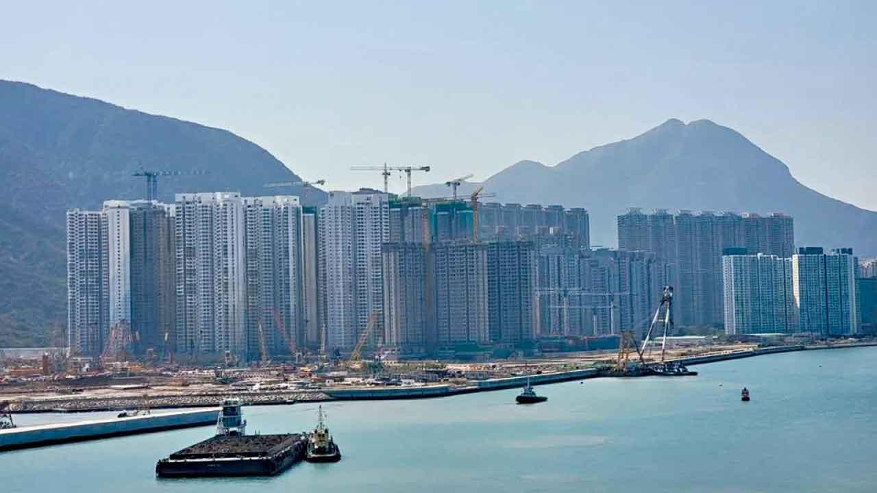 東涌地每呎1501元批出 新地7個月擲18億奪3官地