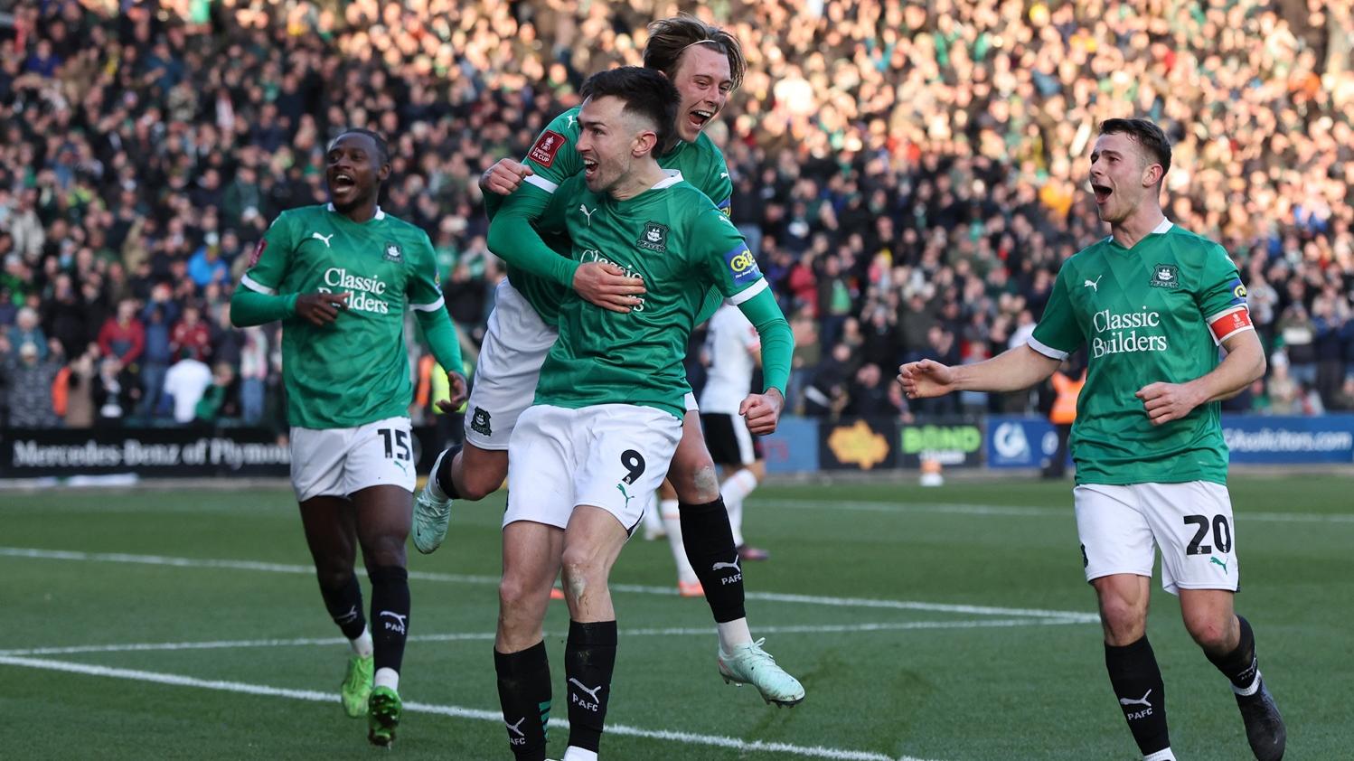 英冠榜尾的普利茅夫在足總盃淘汰利物浦。(路透社)