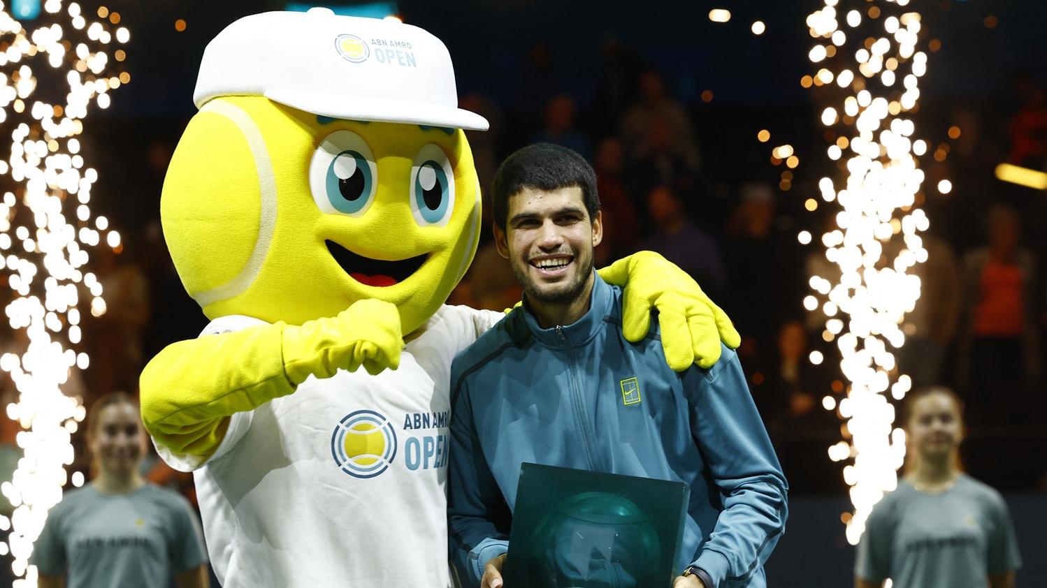 艾卡拉斯在鹿特丹公開賽中奪標。(路透社)