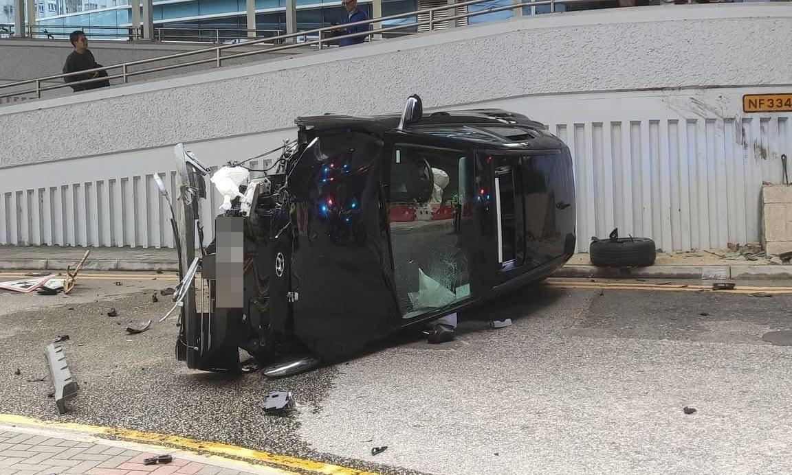 荃灣發生交通意外。（fb「車cam L（香港群組）」圖片）