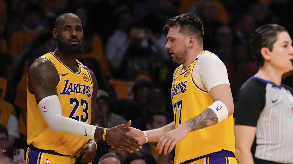 當錫首次為湖人上陣。(美聯社)