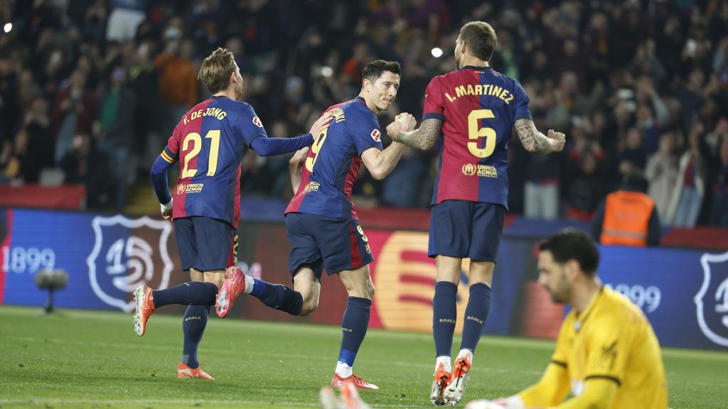 羅拔利雲度夫斯基射入12碼，助巴塞隆拿升上西甲榜首。（美聯社）