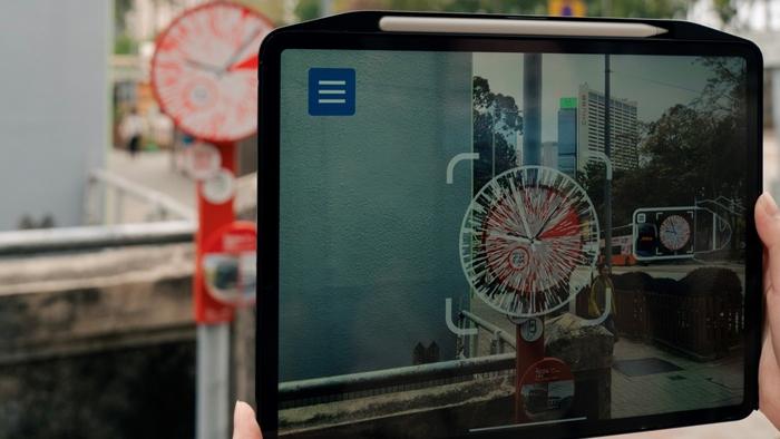 「城市景昔」擴展至大坑，掃描「AR時鐘」可欣賞歷史全景圖像。(政府新聞處)