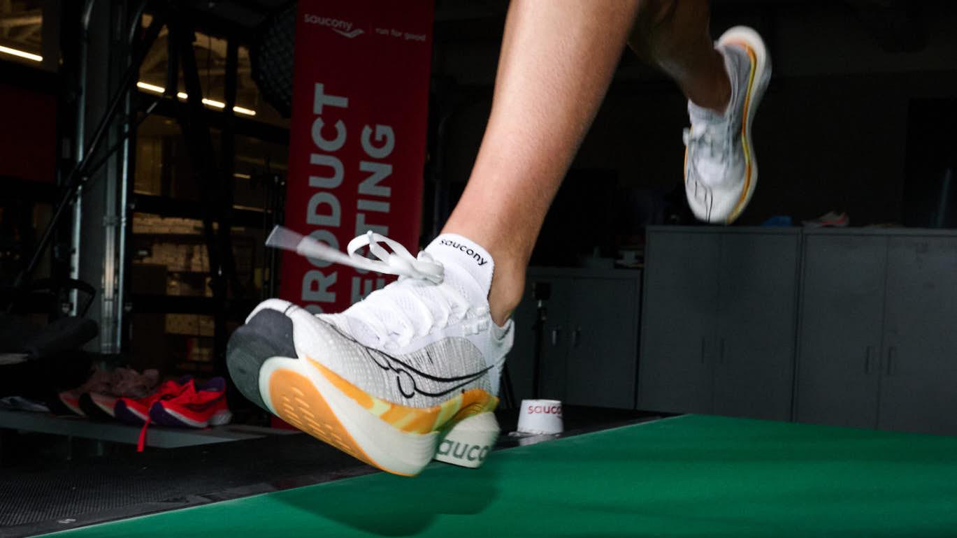 跑鞋推薦｜Saucony Endorphin Elite 2新中底回彈兼減震 衝PB之選