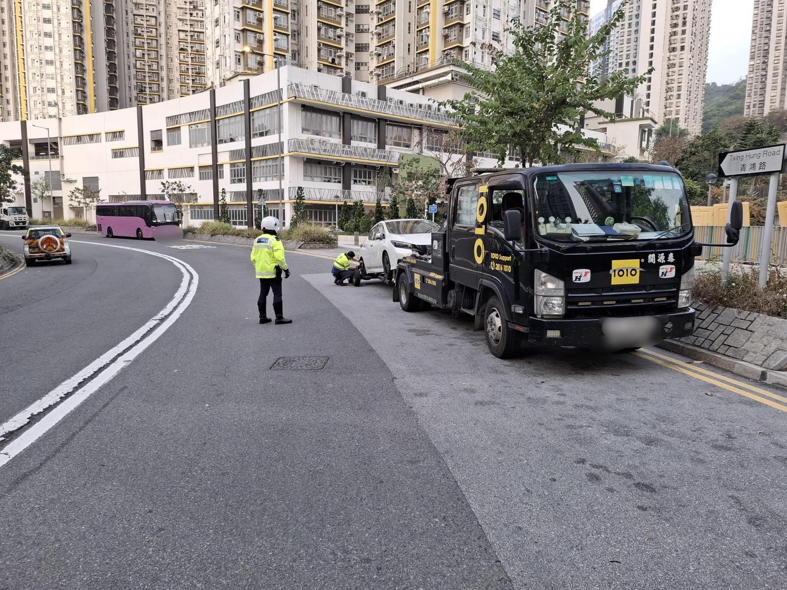 警葵青打擊工廠區車輛違泊。（警方圖片）