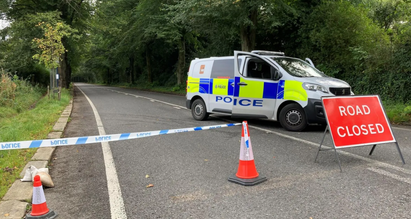  一名33歲移英港人於2023年9月從曼徹斯特開車前往錫菲（Sheffield）期間，疑因經驗及專注力不足，失控駛入對面線撞斃一名55歲單車漢，遭法院判監2年，及吊銷駕駛執照6年。(英國廣播公司BBC圖片)