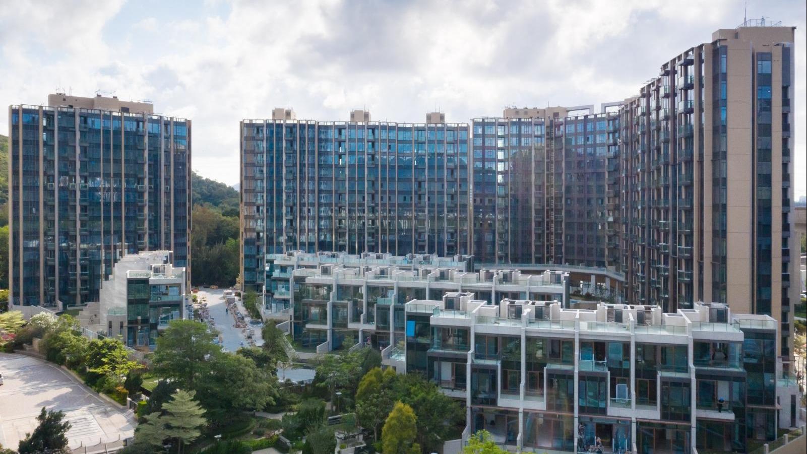 元朗山水盈一伙套三房連車位，月租較上月錄得的頂層特色戶高，呎租亦創屋苑新高。