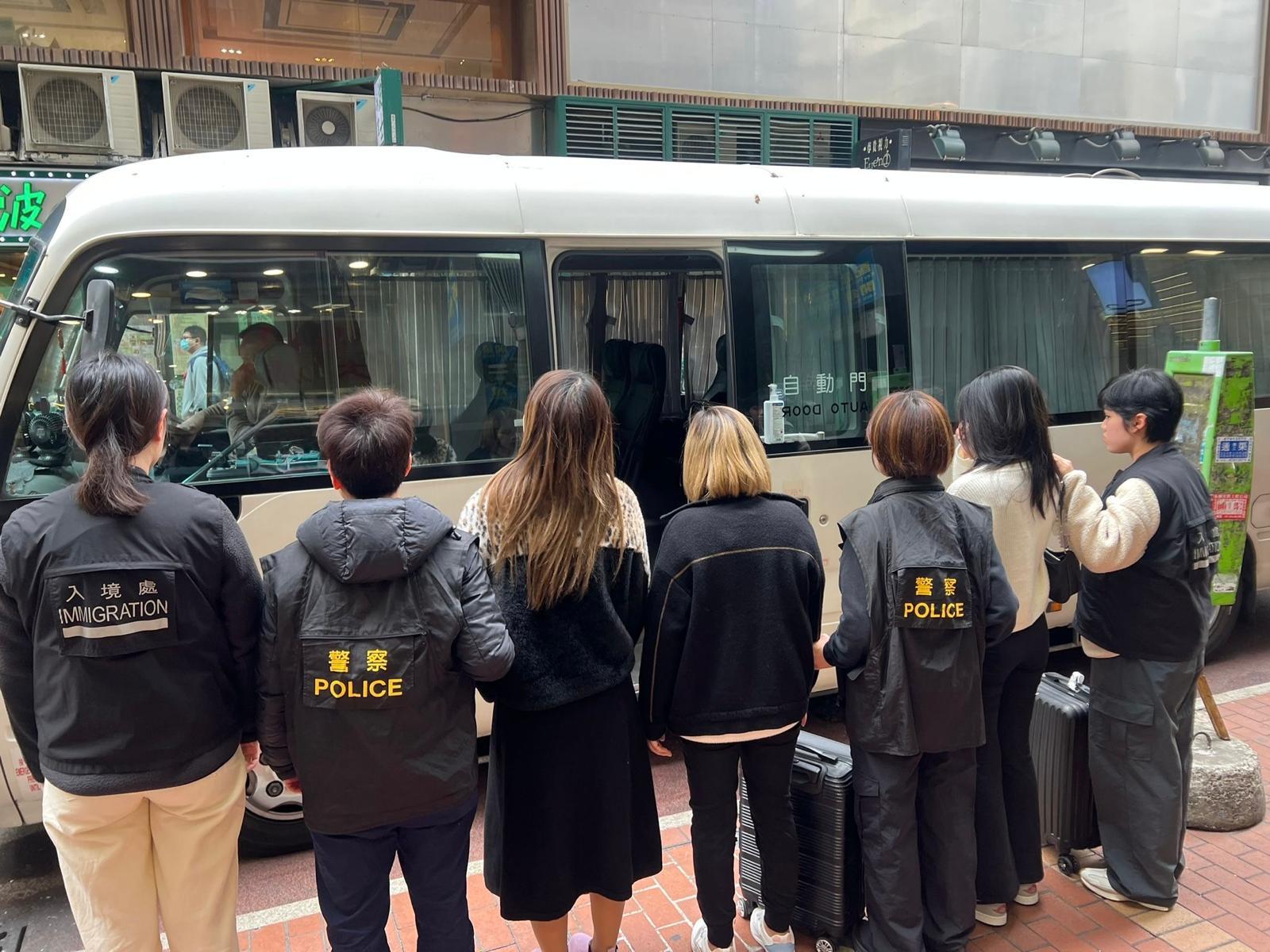 警灣仔銅鑼灣掃黃，拘3泰國女兩內地女。(警方圖片)