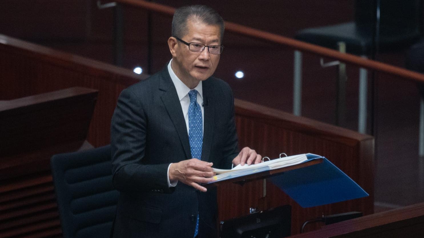 財政預算案2025直播｜二元乘車設限改「兩蚊兩折」　公務員凍薪　退稅上限減半至1500元(更新)