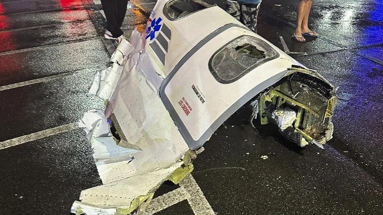 墜機地點尋獲的飛機殘骸。（圖/美聯社）