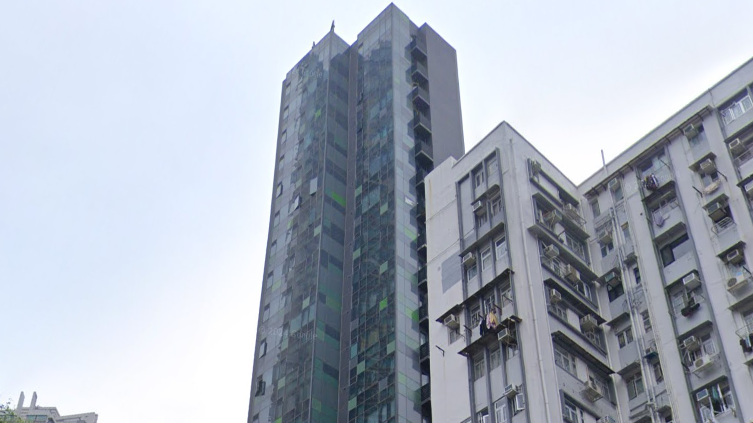 大角咀單幢半新物業尚璽，最新錄160呎開放式戶連租約單位，以220萬元沽出，較7年前一手價大跌46%。