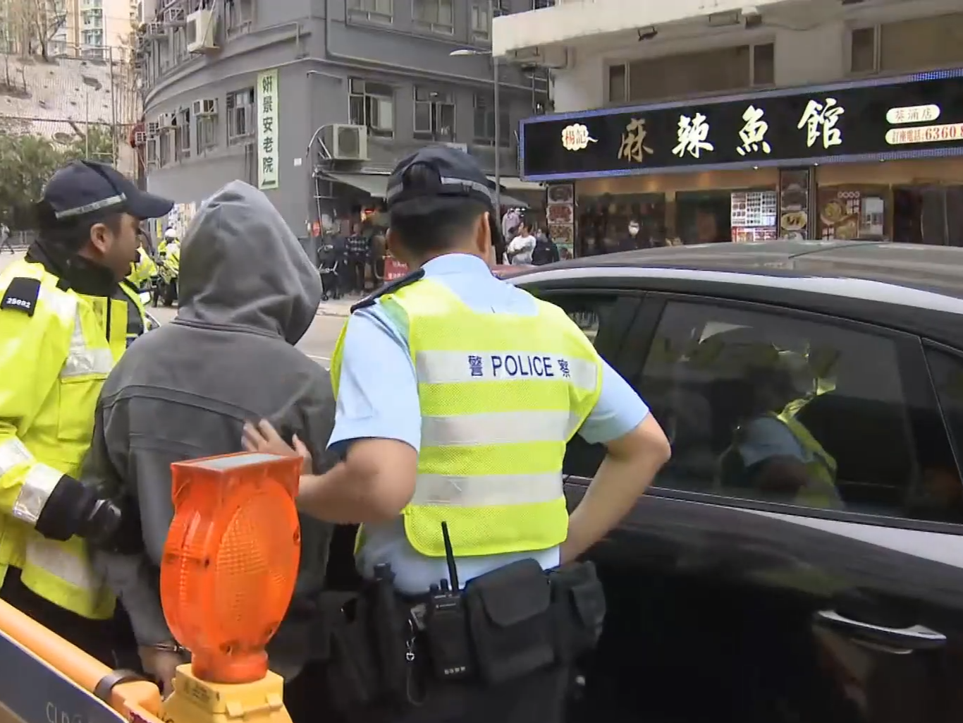 警葵涌截可疑車檢太空油等毒品，41歲司機被捕。(有線新聞截圖)