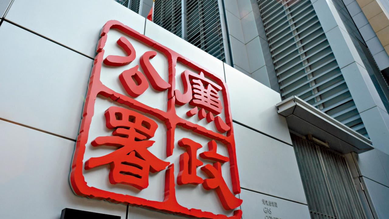 賄賂上司秘撈做待應 呃公司8萬薪金及佣金 時任物業代理 分行經理被廉署控今答辯