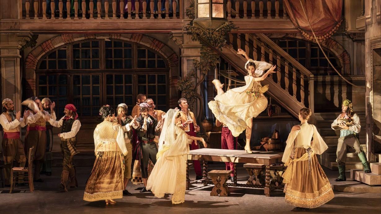 神還原1875年的《卡門》，如油畫般美麗。