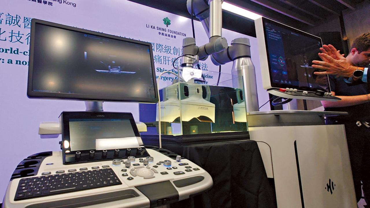 李嘉誠捐贈治肝癌儀器將全交私院用 政府：公營是否引入考慮多項因素