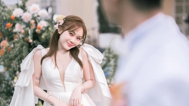 譚杏藍榮升人妻 分享婚照甜到漏