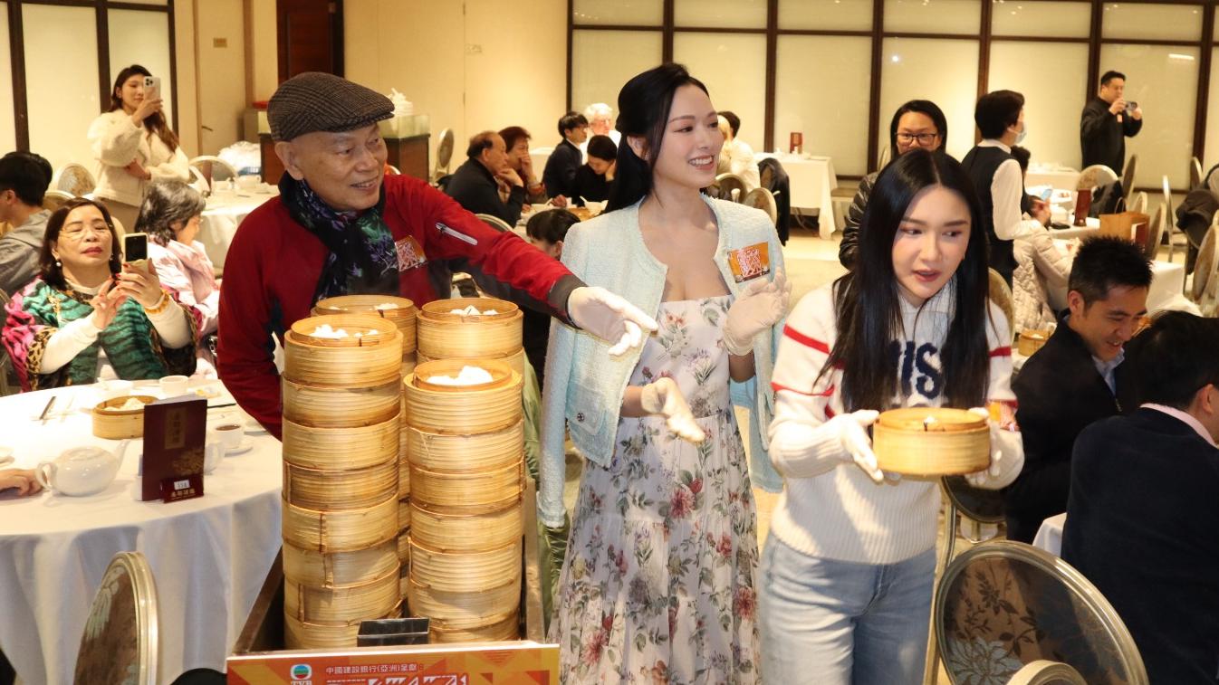羅家英宣傳《飲茶》酒樓派雞包仔 馮盈盈預告關楓馨賣大包