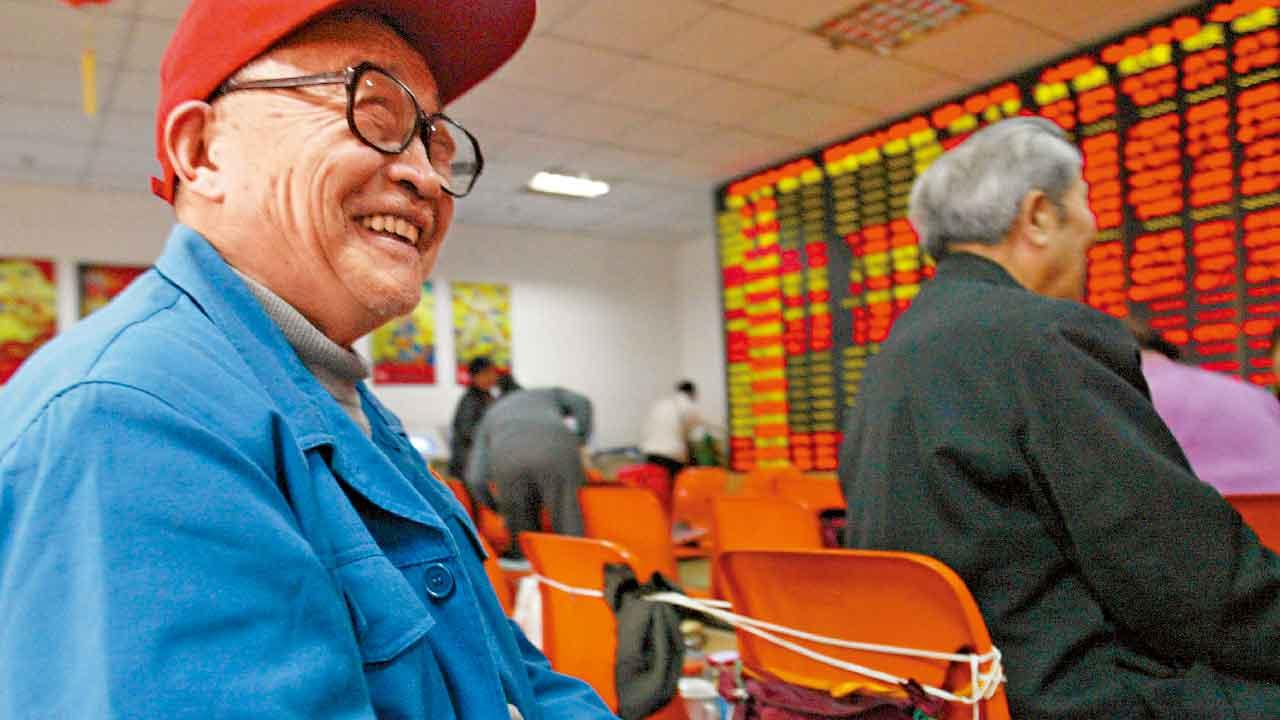 淨買額296億 北水吸資破紀錄 百億撈盈富