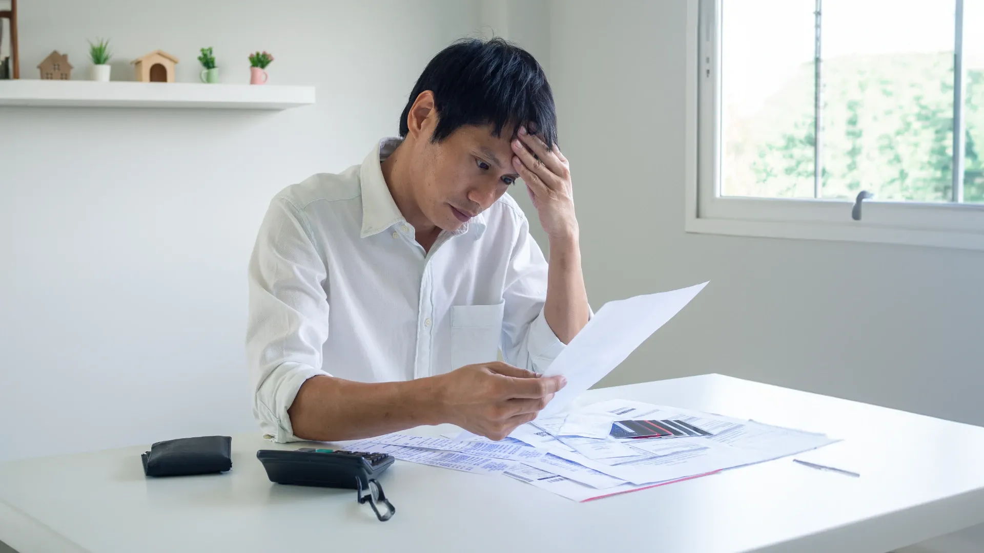 廣泛性焦慮症是非短暫的緊張焦慮，而可能引發失眠、心悸、消化不良等身體症狀。