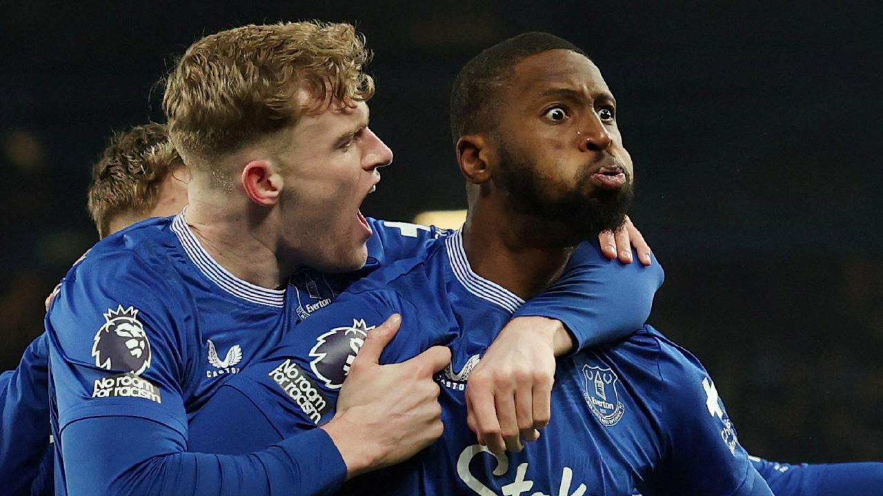 英超｜莫耶斯有料 「拖肥」主場勢碎「鎚仔」