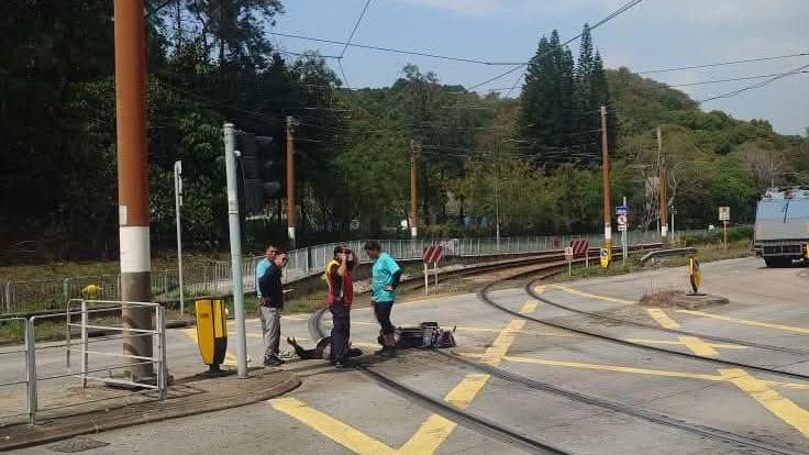 屯門發生車禍。（fb「馬路的事 (即時交通資訊台)」圖片）