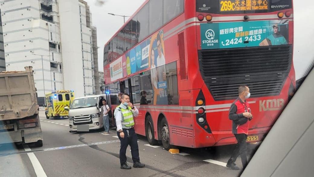 青葵公路發生車禍。（fb「車cam L（香港群組）」圖片）
