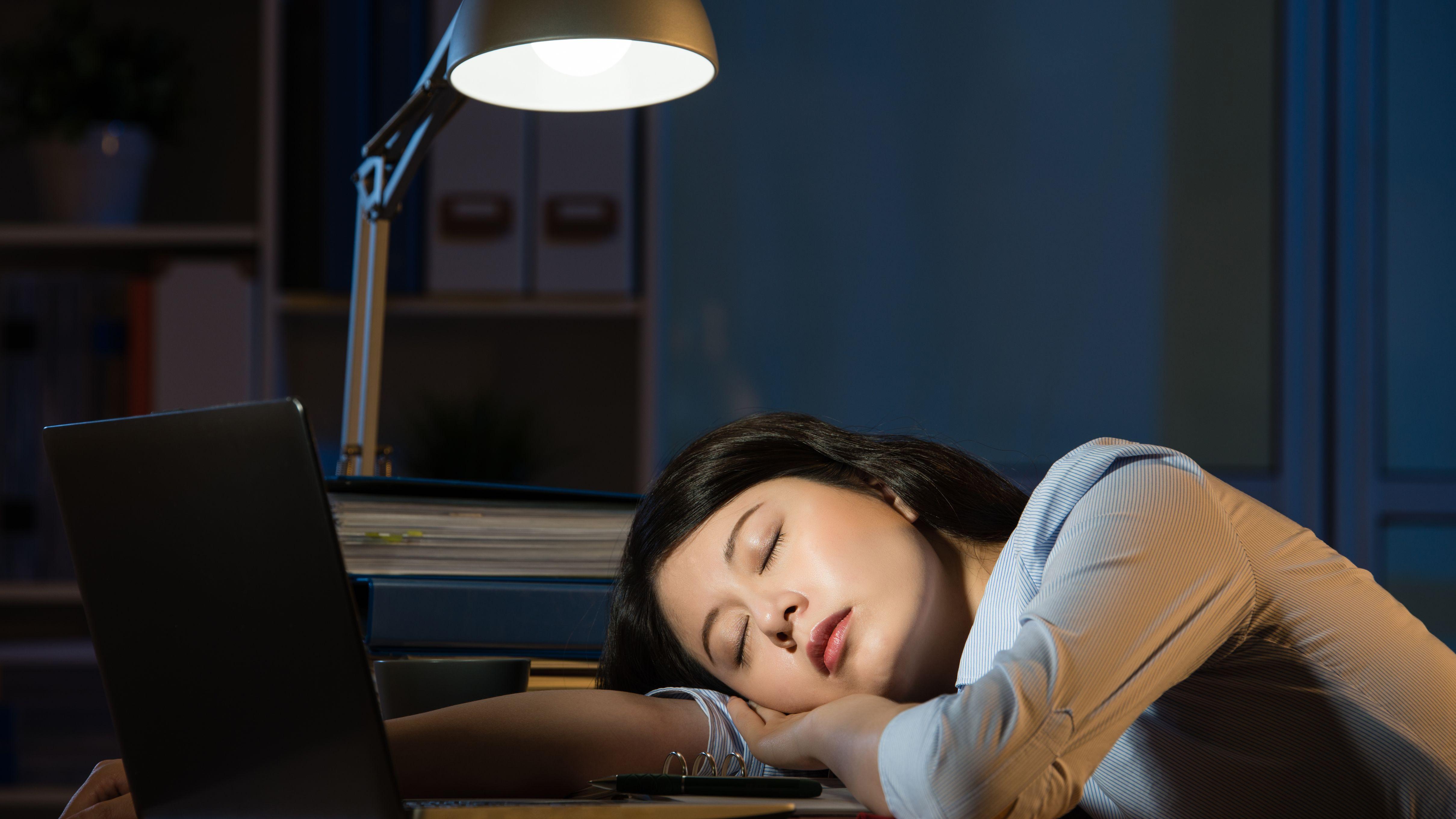   捱夜 晚睡 糖尿病 抑鬱症 晝夜節律 生理時鐘 健康風險 新陳代謝 運動 飲食 改善建議