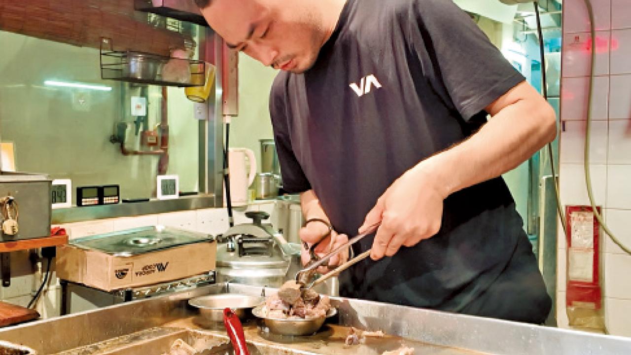 食遊記｜清脆鉸剪聲 巧製牛雜送飄香