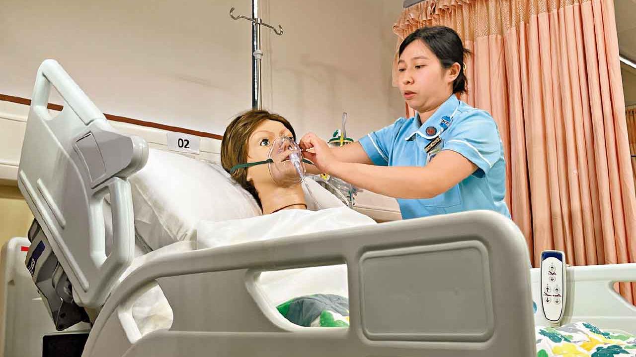 待幼女入讀幼稚園 報讀明愛護士學校 結婚生子九十後圓護士夢