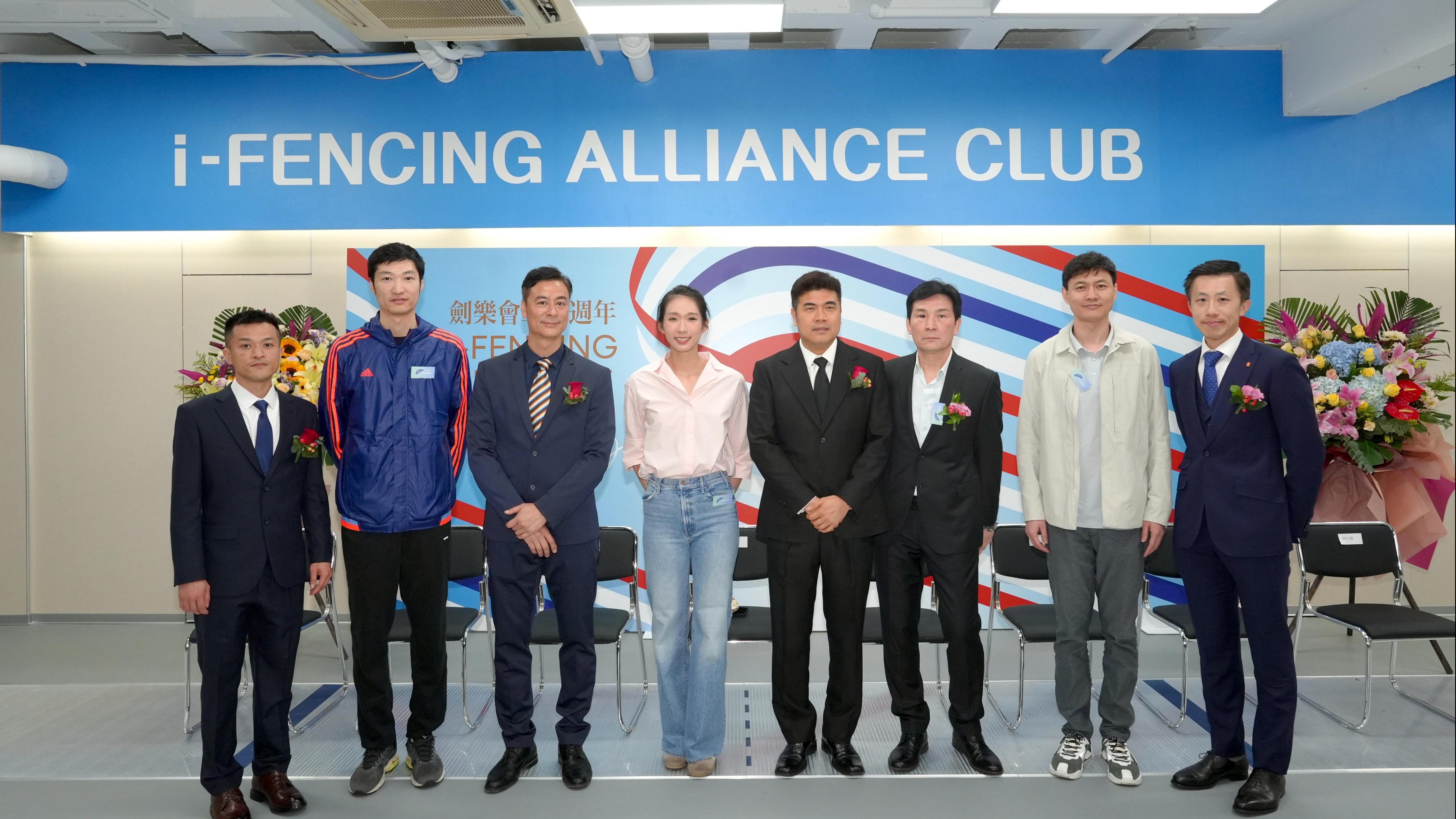 江旻憓賀啟蒙教練劍會擴張 劍后勉師弟妹永熱愛劍擊 