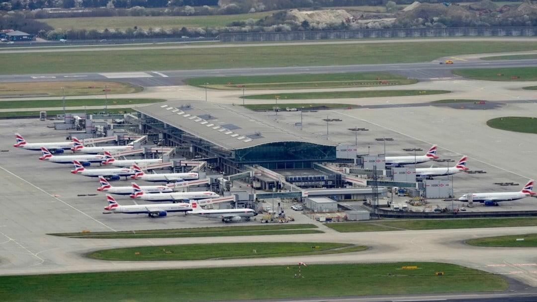 倫敦希斯羅機場重開(美聯社圖片)
