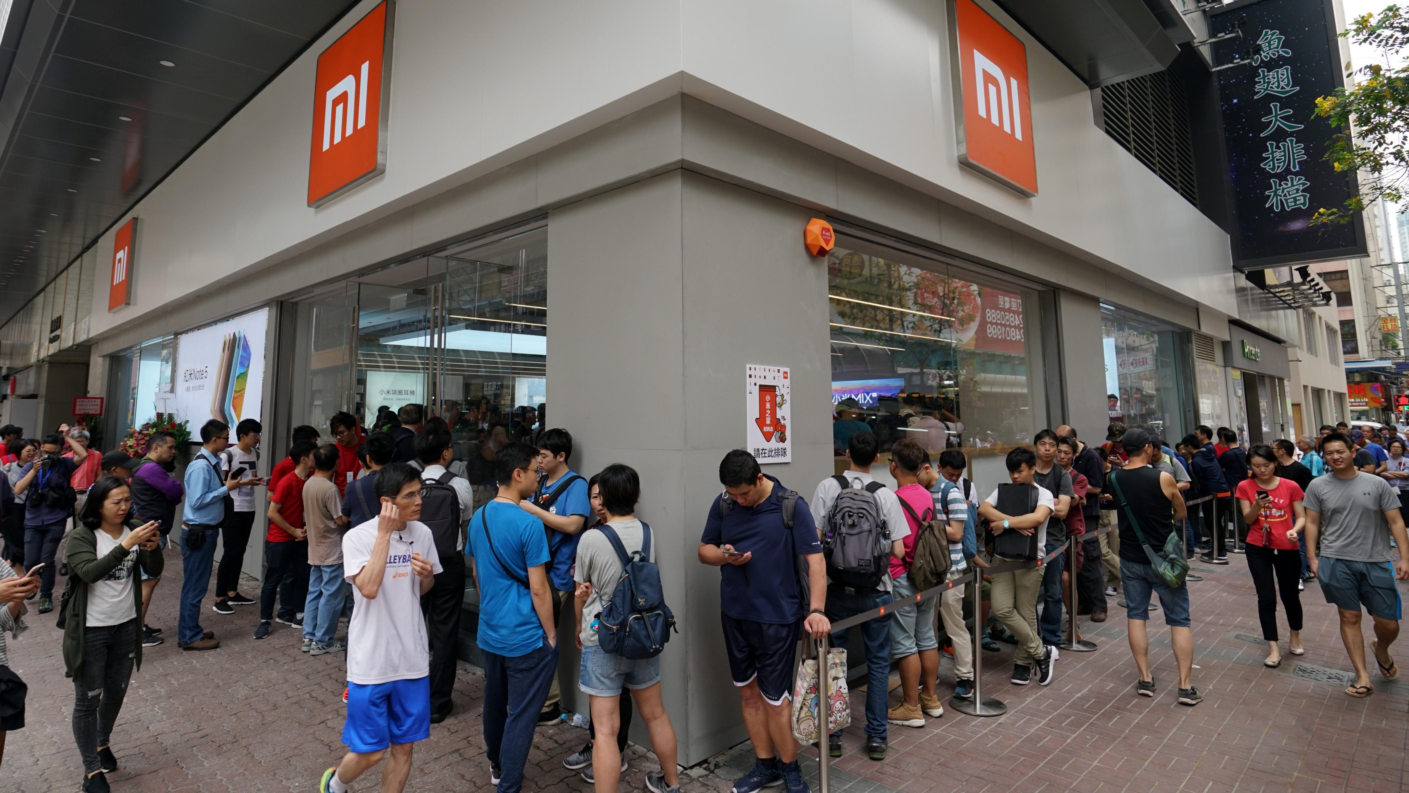 小米上季收入首次破千億人幣 經調整利潤升七成 勝預期