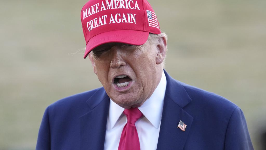 特朗普表示，周二起提高對中國關稅至20%，對加墨加徵25%關稅。(資料圖片)