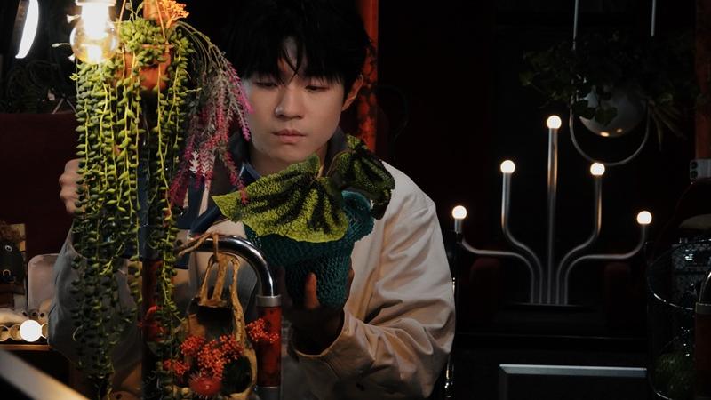 Ian速推新歌《悲觀主義》 內向男的外星戀情