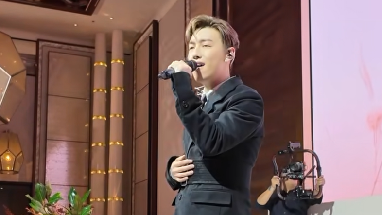張天賦任婚禮嘉賓演唱片段流出 唱3首歌傳收百萬