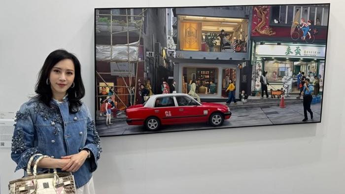 顧紀筠盡顯VVIP身分 孭過百萬Hermès睇畫展