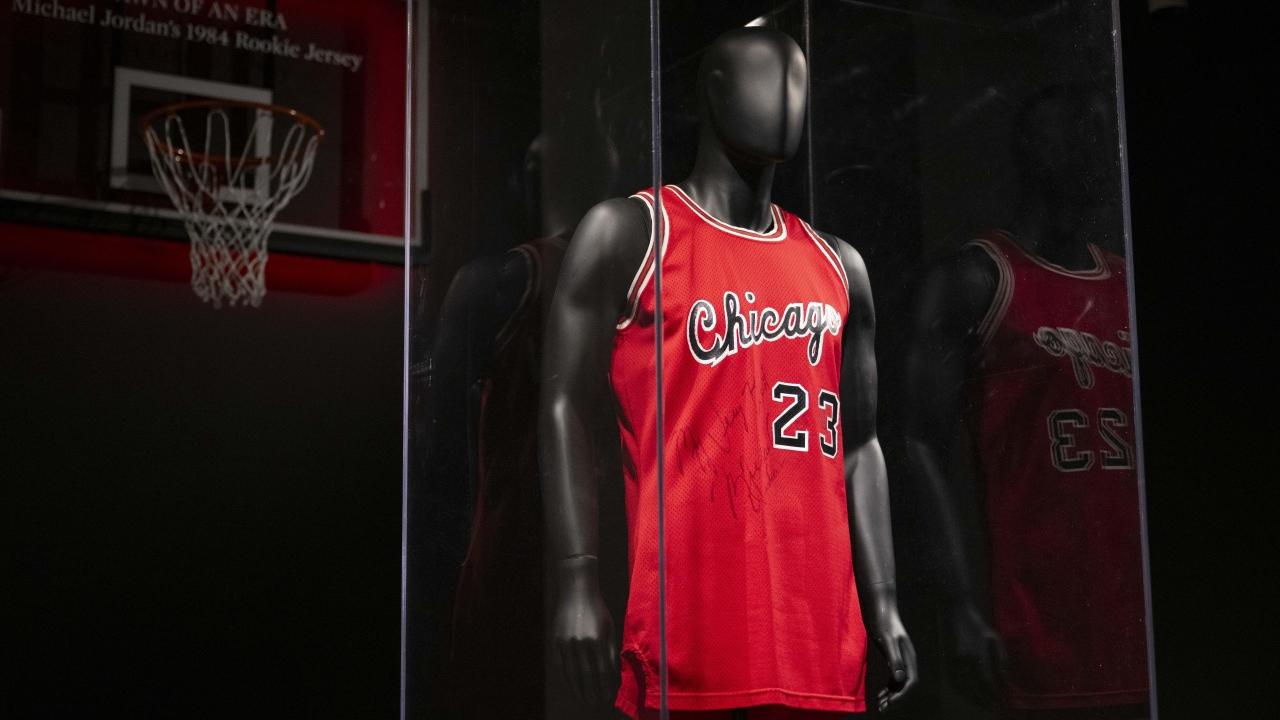 NBA｜佐敦（Michael Jordan）公牛84年波衫拍賣421.5萬美元成交　上手狂賺60倍
