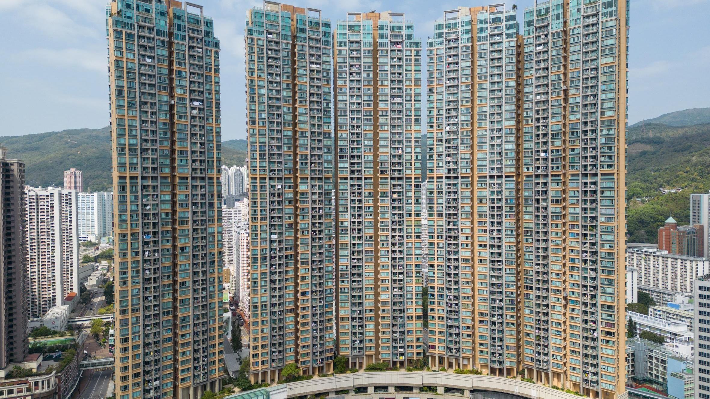 荃灣萬景峯錄本月首宗二手成交，兩房業主睇淡後市，以低價沽貨，8年帳面損手一球離場。