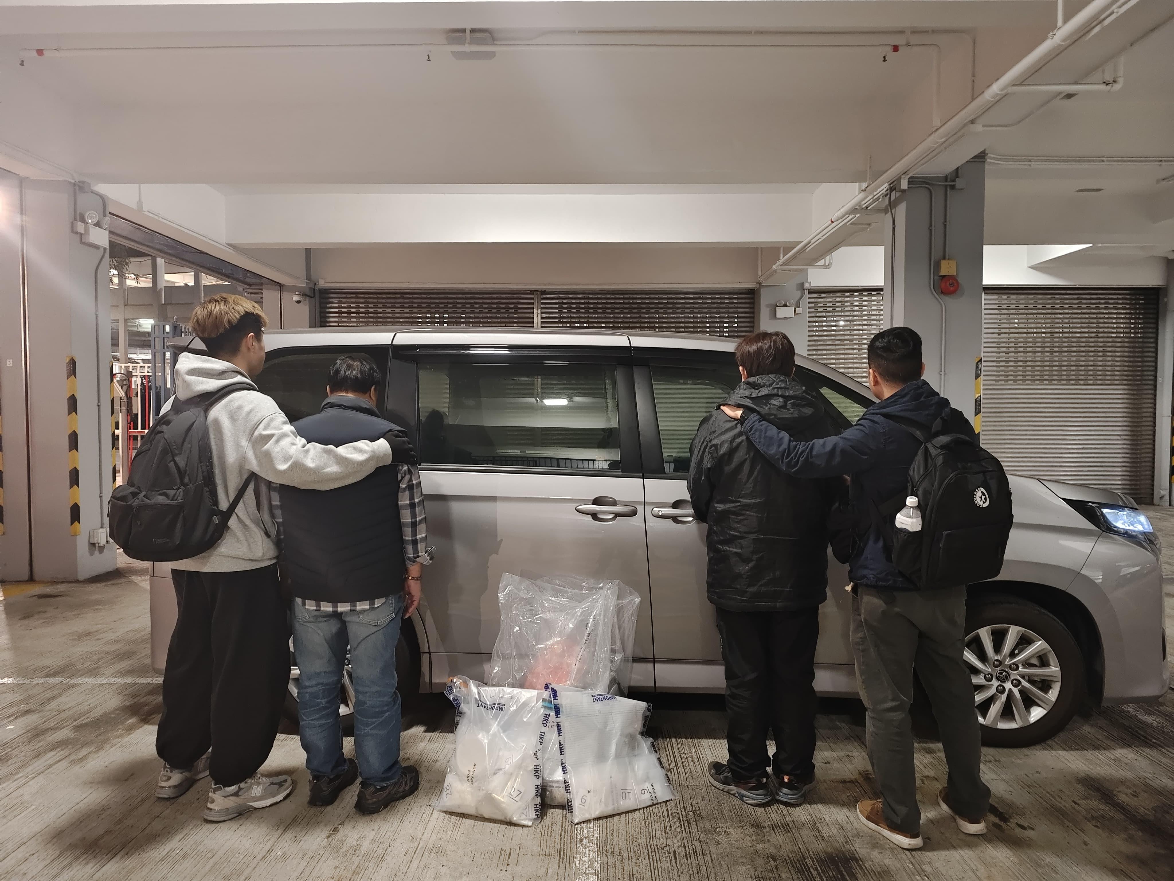 紅磡兩男交收毒品被捕。(警方圖片)