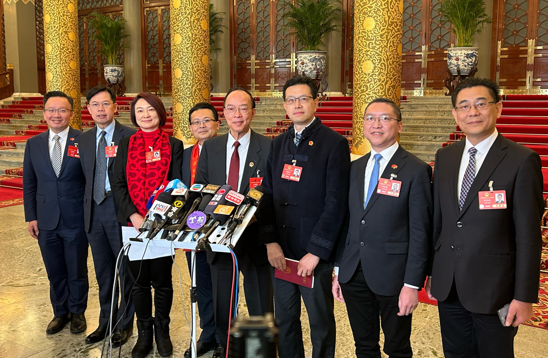 港區全國人大代表團見記者(民建聯提供圖片)